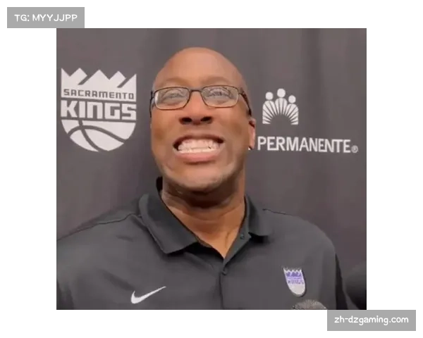 官方：迈克·布朗与国王队达成多年续约协议